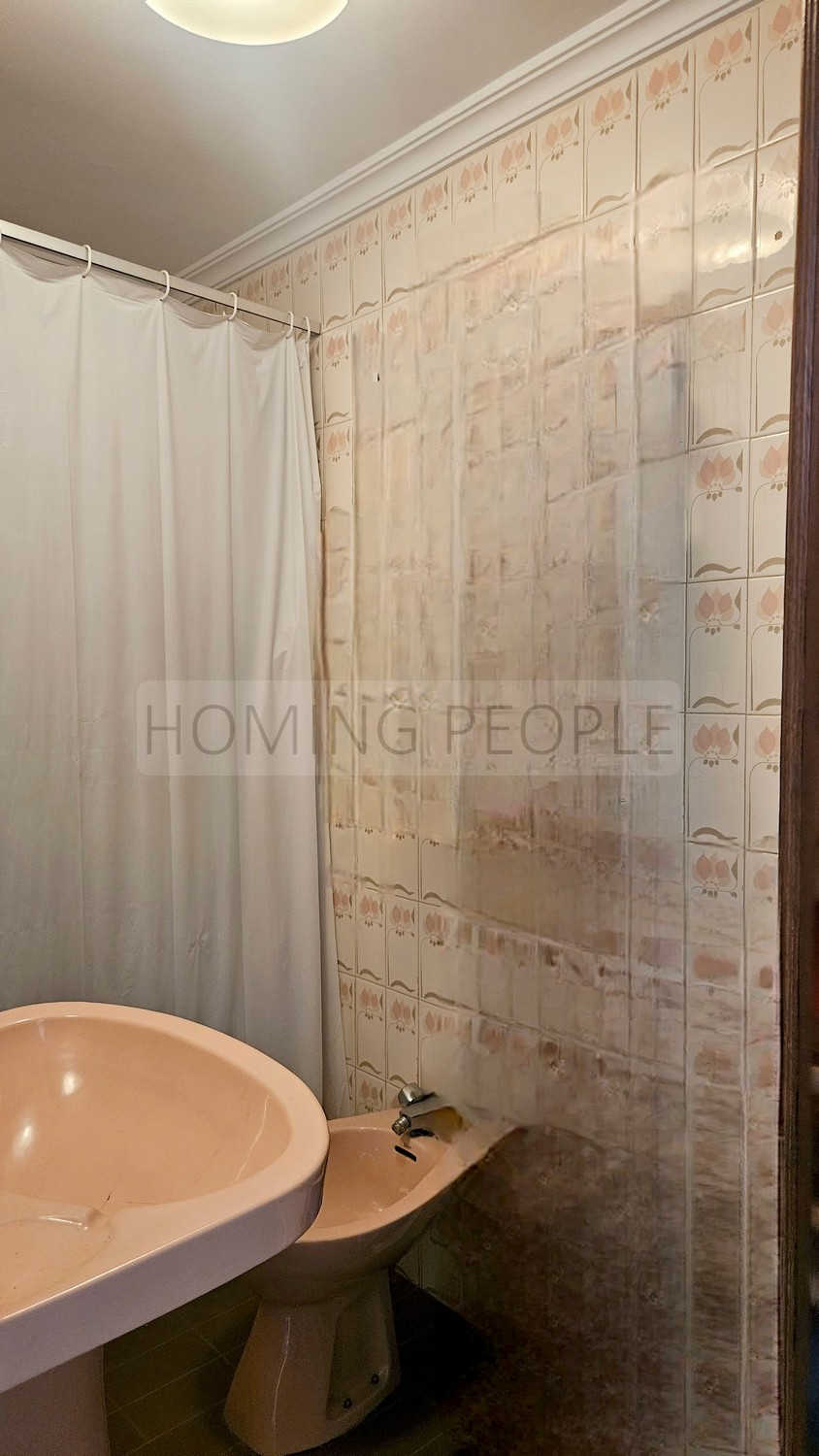 Spacious second-hand flat: Lots of natural light and just a stone's throw from Malagueta Beach