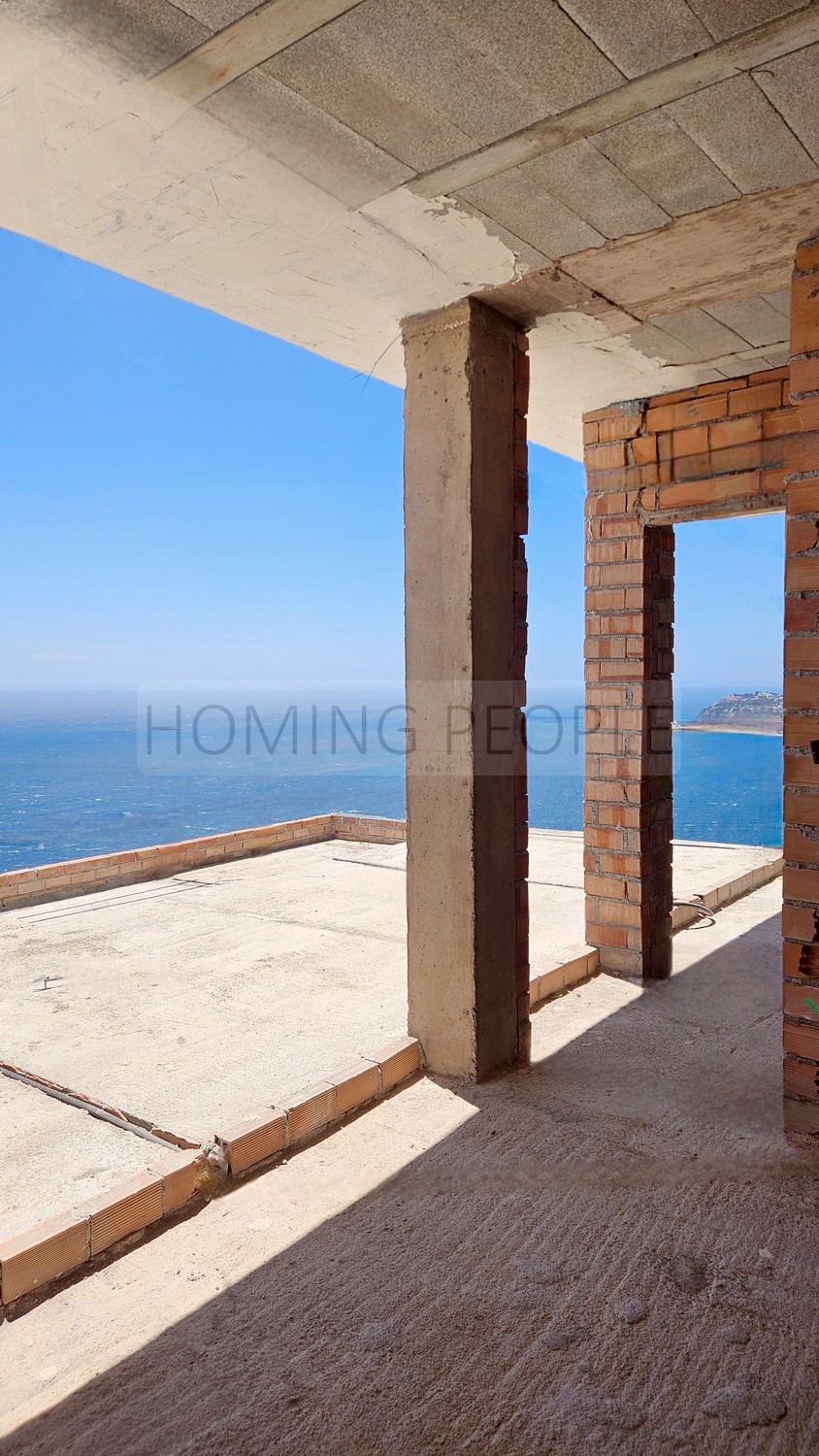 Villa independiente única sobre plano: Moderna, con mucho sol, piscina desbordante... y unas vistas increíbles al mar