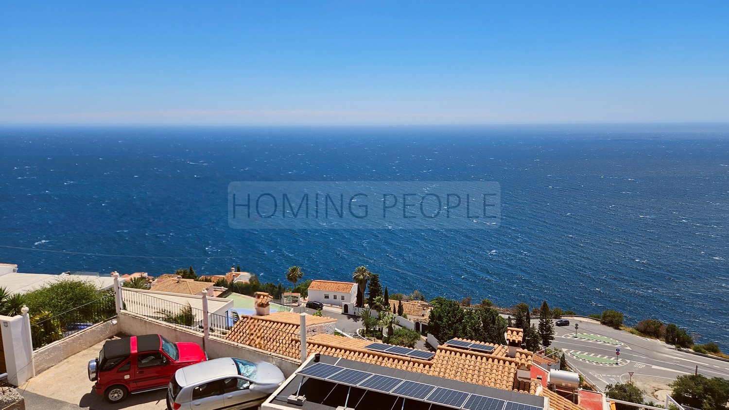 Villa independiente única sobre plano: Moderna, con mucho sol, piscina desbordante... y unas vistas increíbles al mar