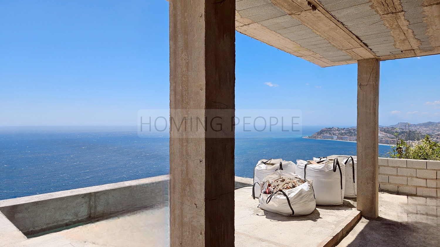 Villa independiente única sobre plano: Moderna, con mucho sol, piscina desbordante... y unas vistas increíbles al mar