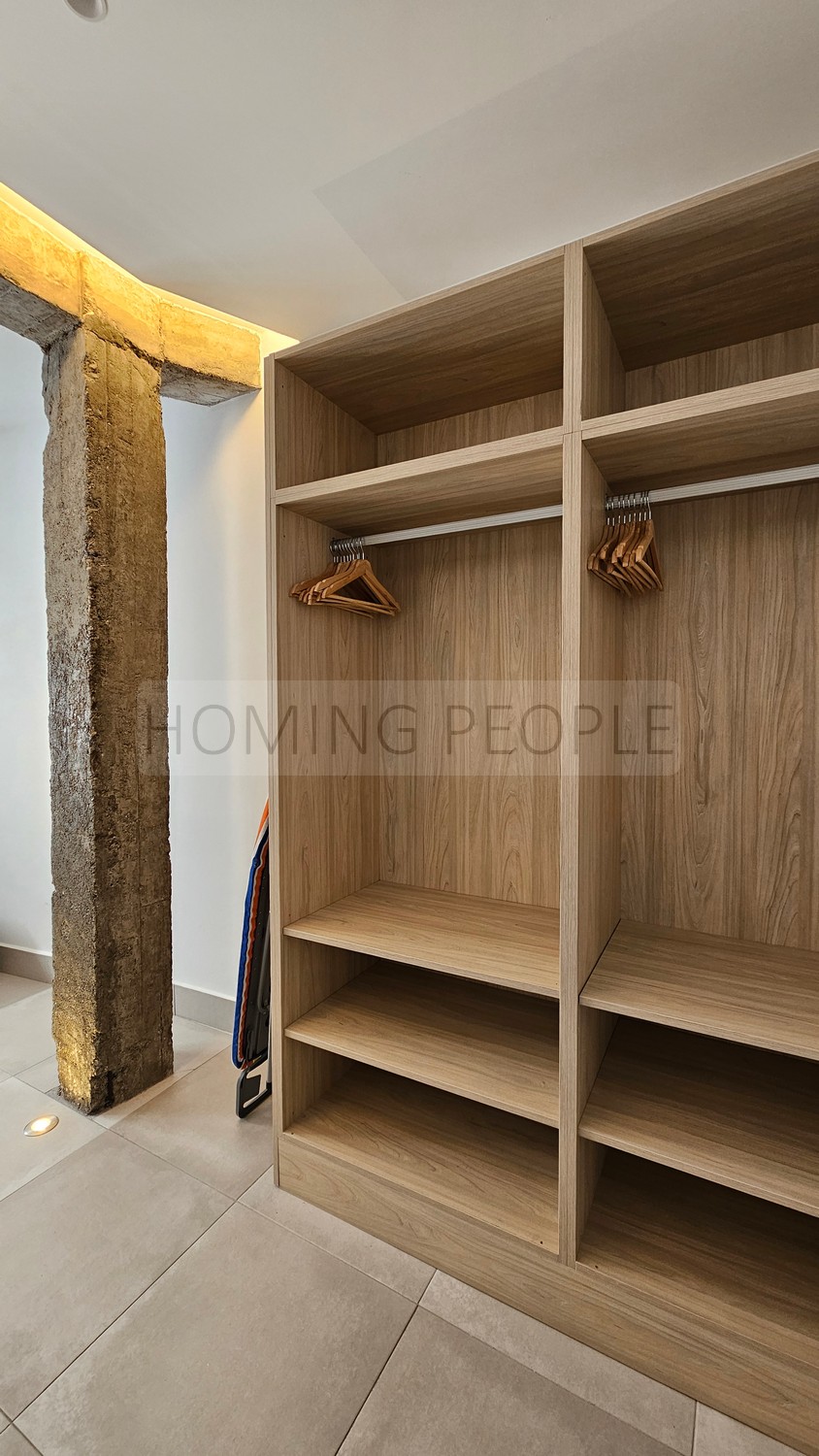 Magnífico piso muy bien equipado y ubicado, con amplio estar de tipo loft con vistas a la ciudad