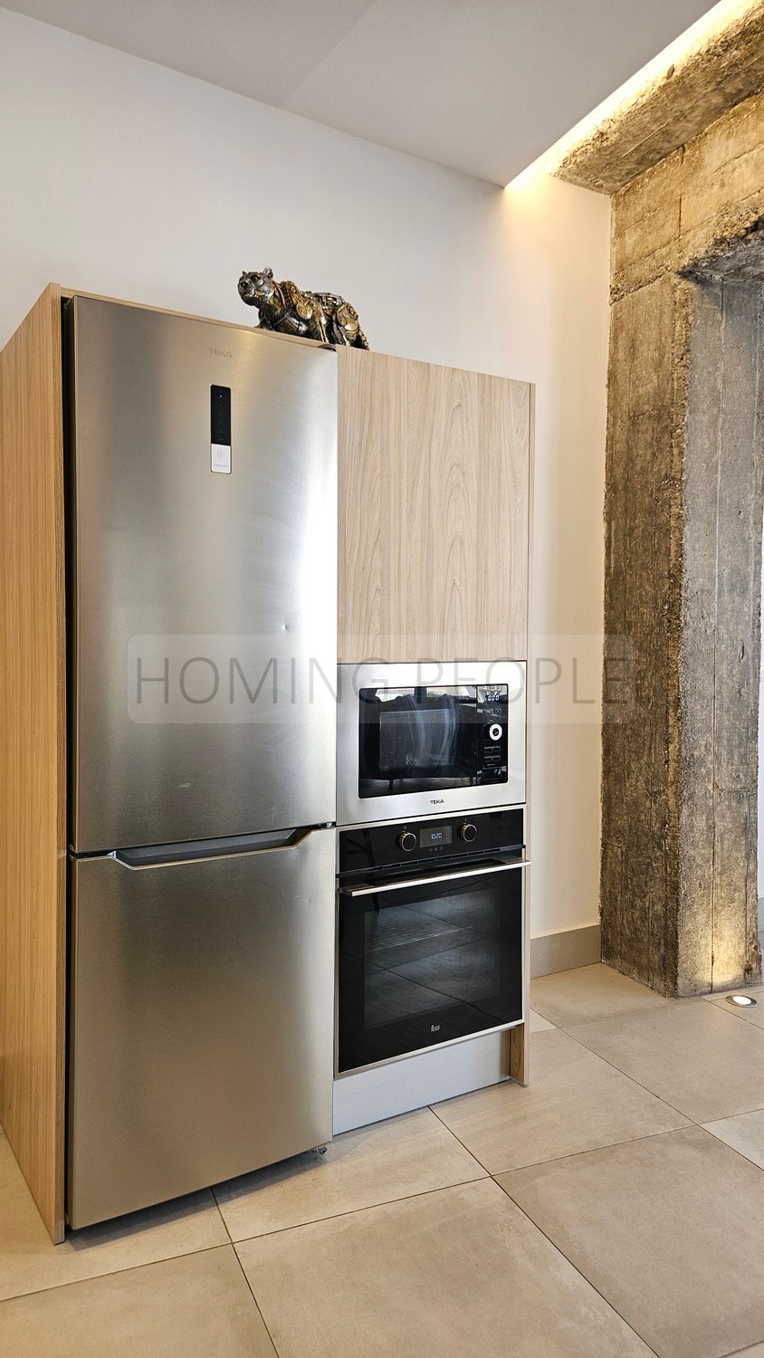 Magnífico piso muy bien equipado y ubicado, con amplio estar de tipo loft con vistas a la ciudad