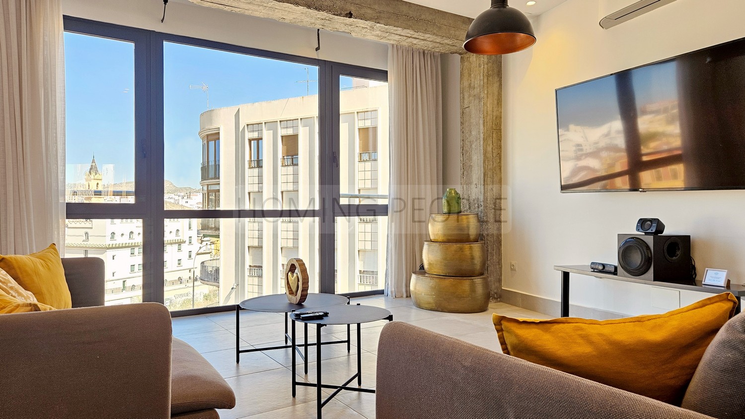 Magnífico piso muy bien equipado y ubicado, con amplio estar de tipo loft con vistas a la ciudad