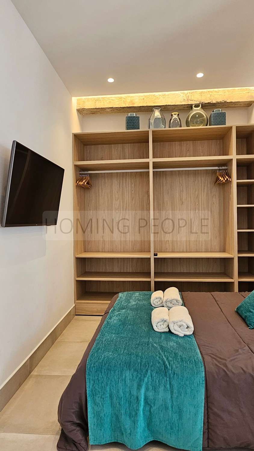 Magnífico piso muy bien equipado y ubicado, con amplio estar de tipo loft con vistas a la ciudad