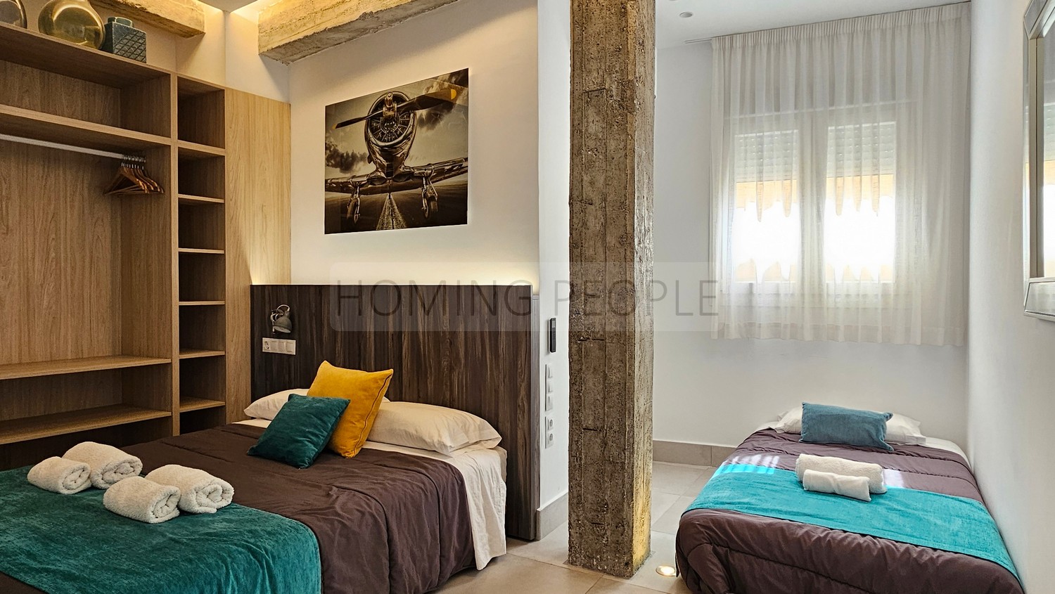Magnífico piso muy bien equipado y ubicado, con amplio estar de tipo loft con vistas a la ciudad