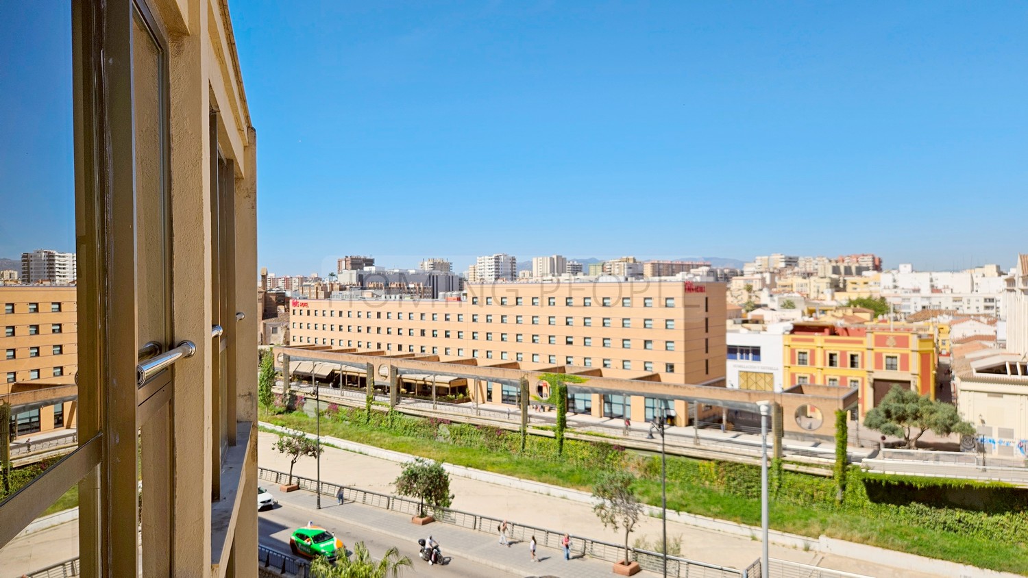 Magnífico piso muy bien equipado y ubicado, con amplio estar de tipo loft con vistas a la ciudad