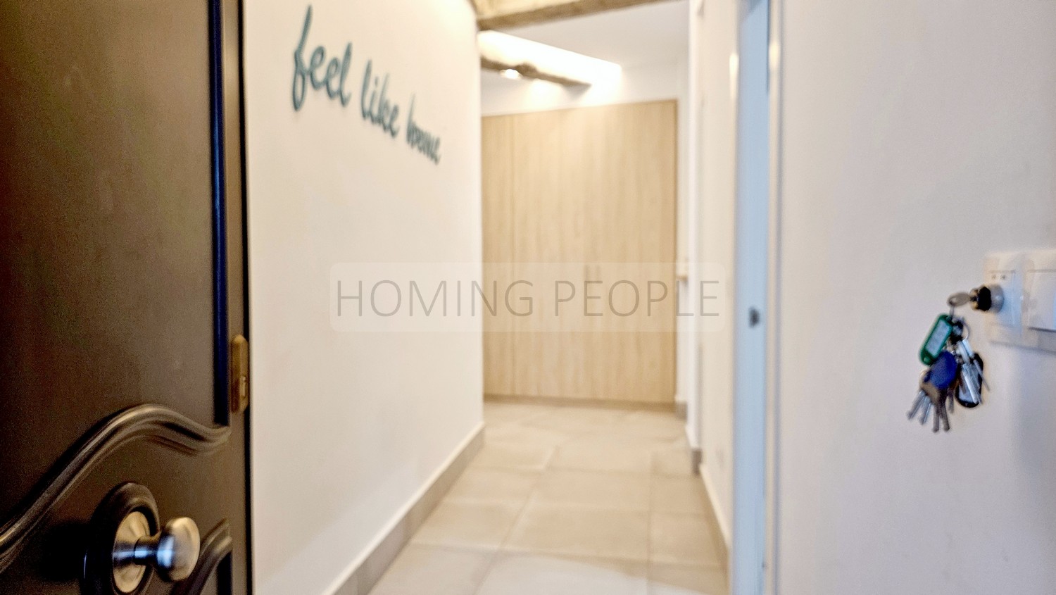 Magnífico piso muy bien equipado y ubicado, con amplio estar de tipo loft con vistas a la ciudad