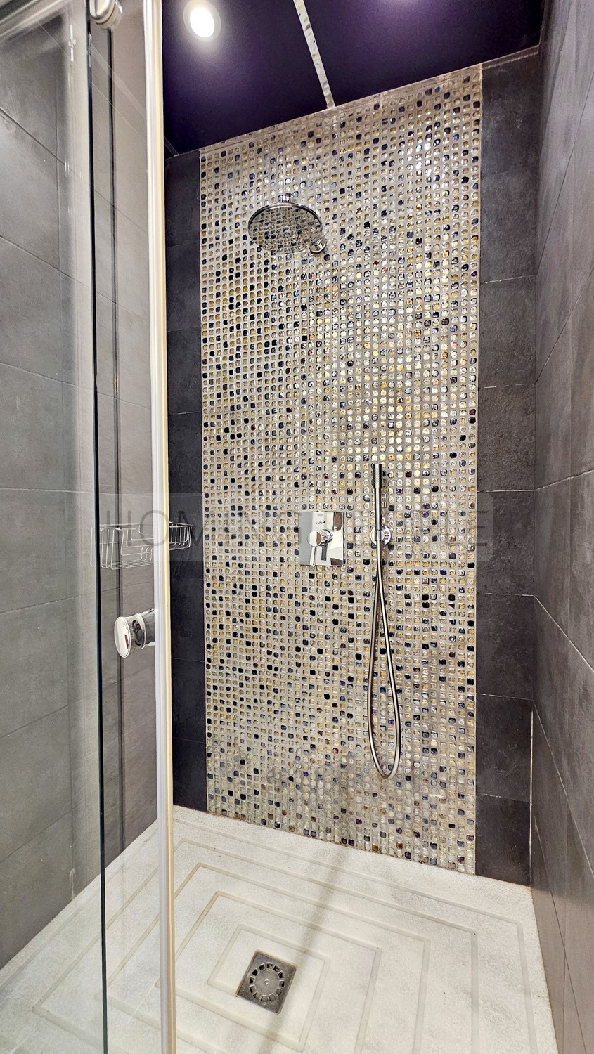 A luxury flat, very well-equipped and soundproofed, in the heart of the city
