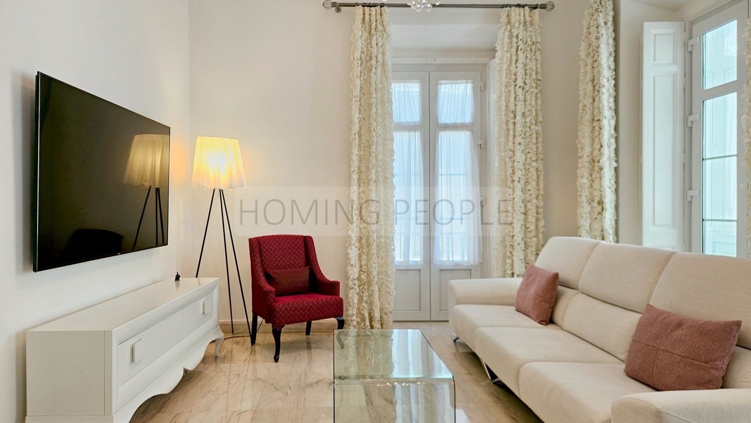 A luxury flat, very well-equipped and soundproofed, in the heart of the city