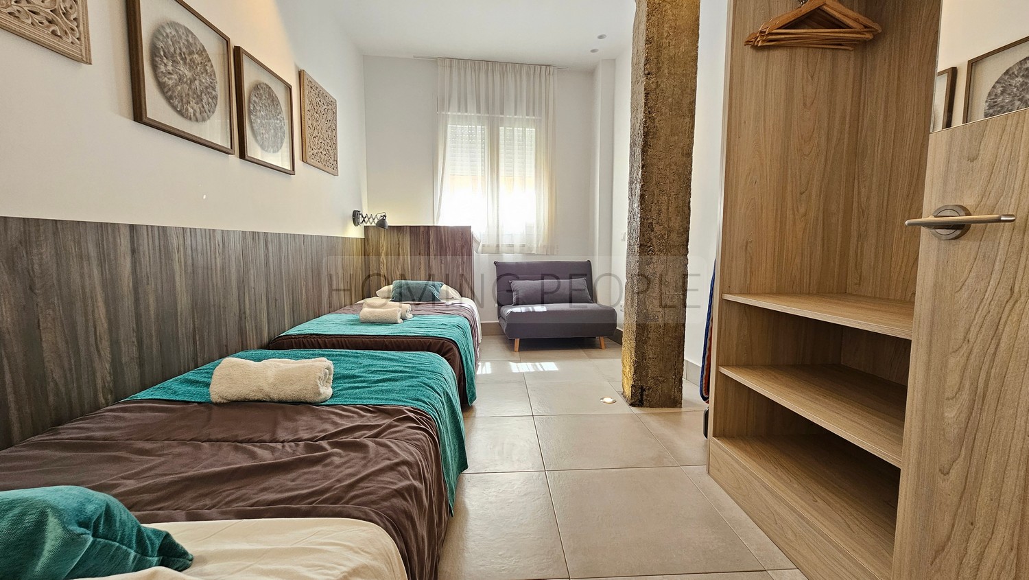 Magnífico piso muy bien equipado y ubicado, con amplio estar de tipo loft con vistas a la ciudad