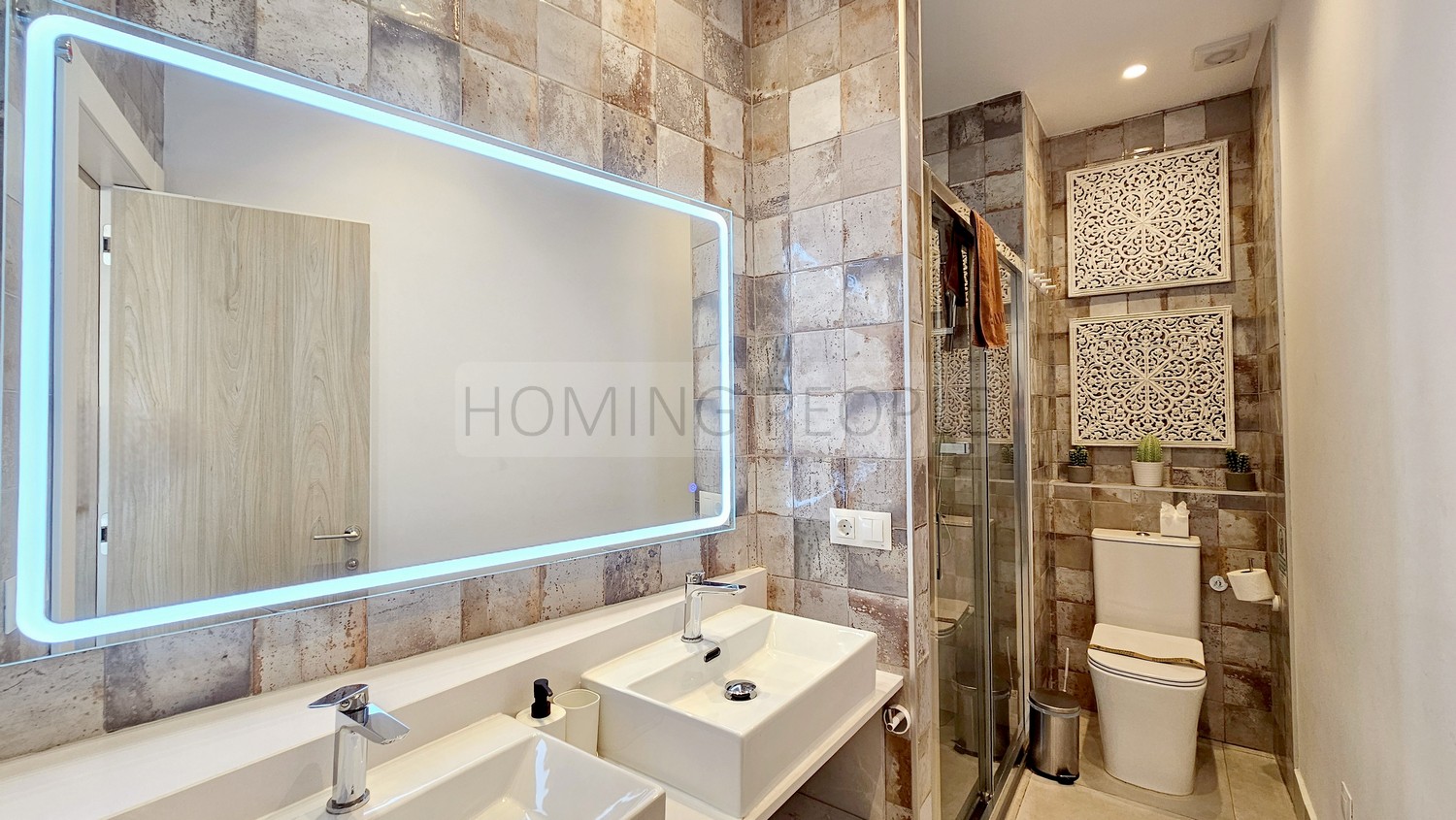 Magnífico piso muy bien equipado y ubicado, con amplio estar de tipo loft con vistas a la ciudad