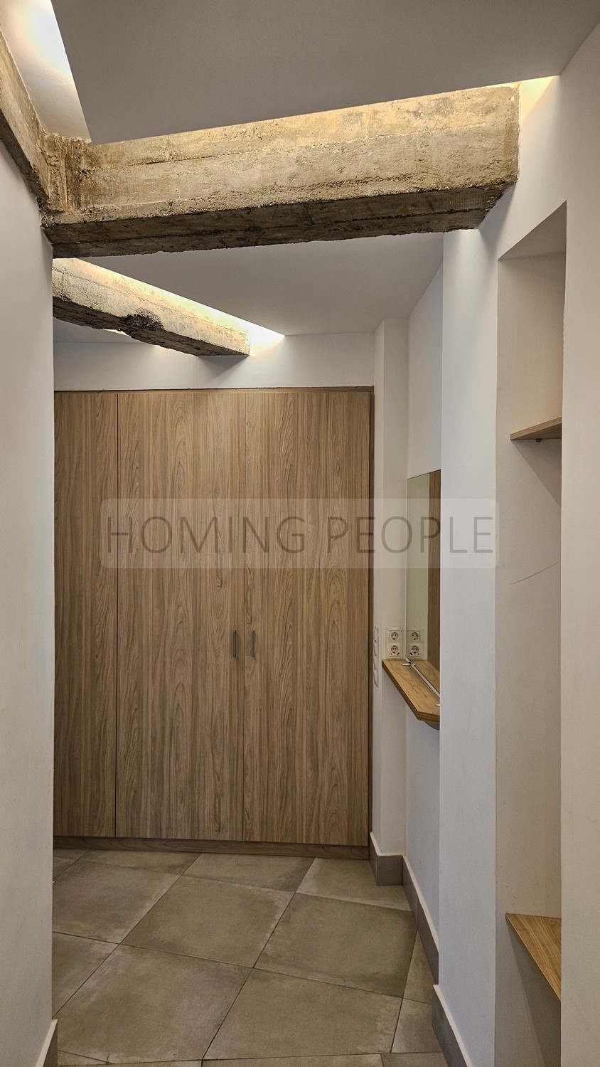 Magnífico piso muy bien equipado y ubicado, con amplio estar de tipo loft con vistas a la ciudad
