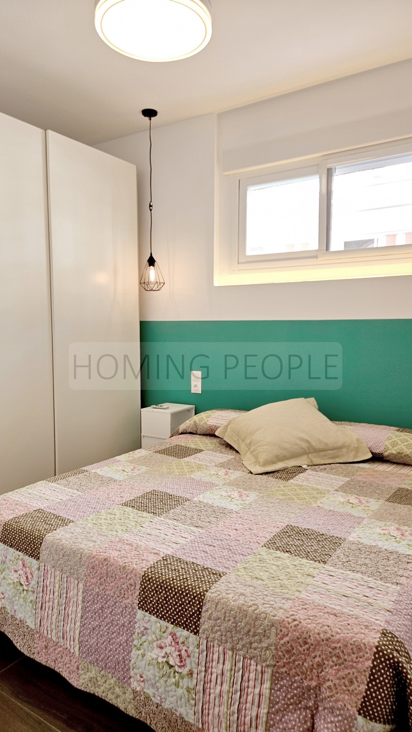 Céntrica casita a estrenar con terraza, y a un paso de playa