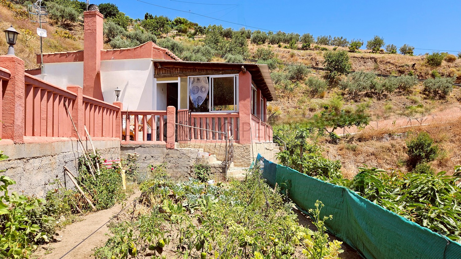 Cortijo con piscina, corrales, huerto... y unas maravillosas vistas al mar