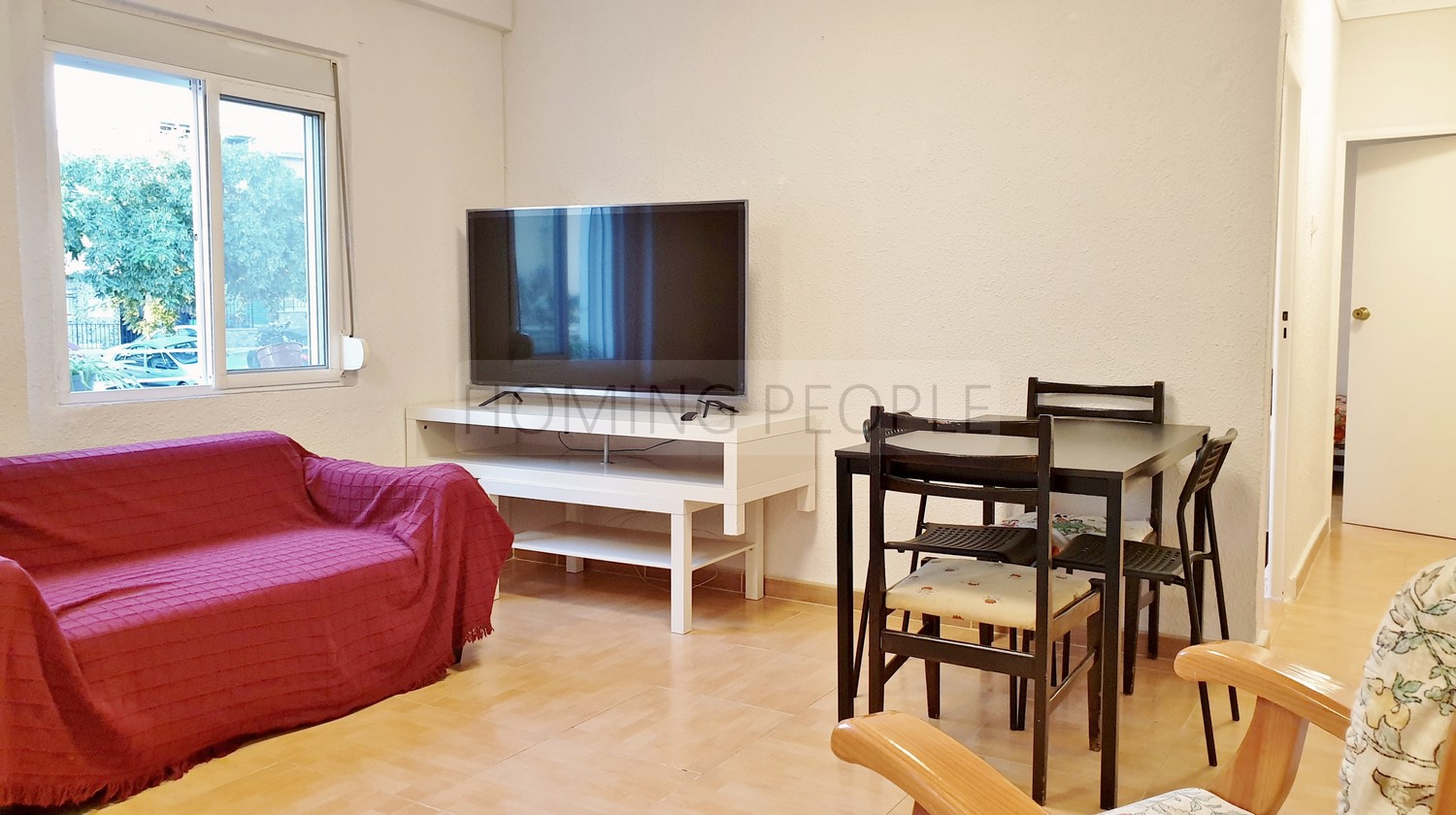 Appartement rénové, avec grande luminosité, facilités de stationnement et transport publique