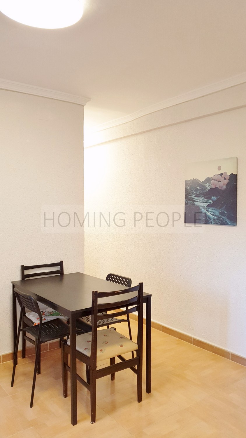 Appartement rénové, avec grande luminosité, facilités de stationnement et transport publique