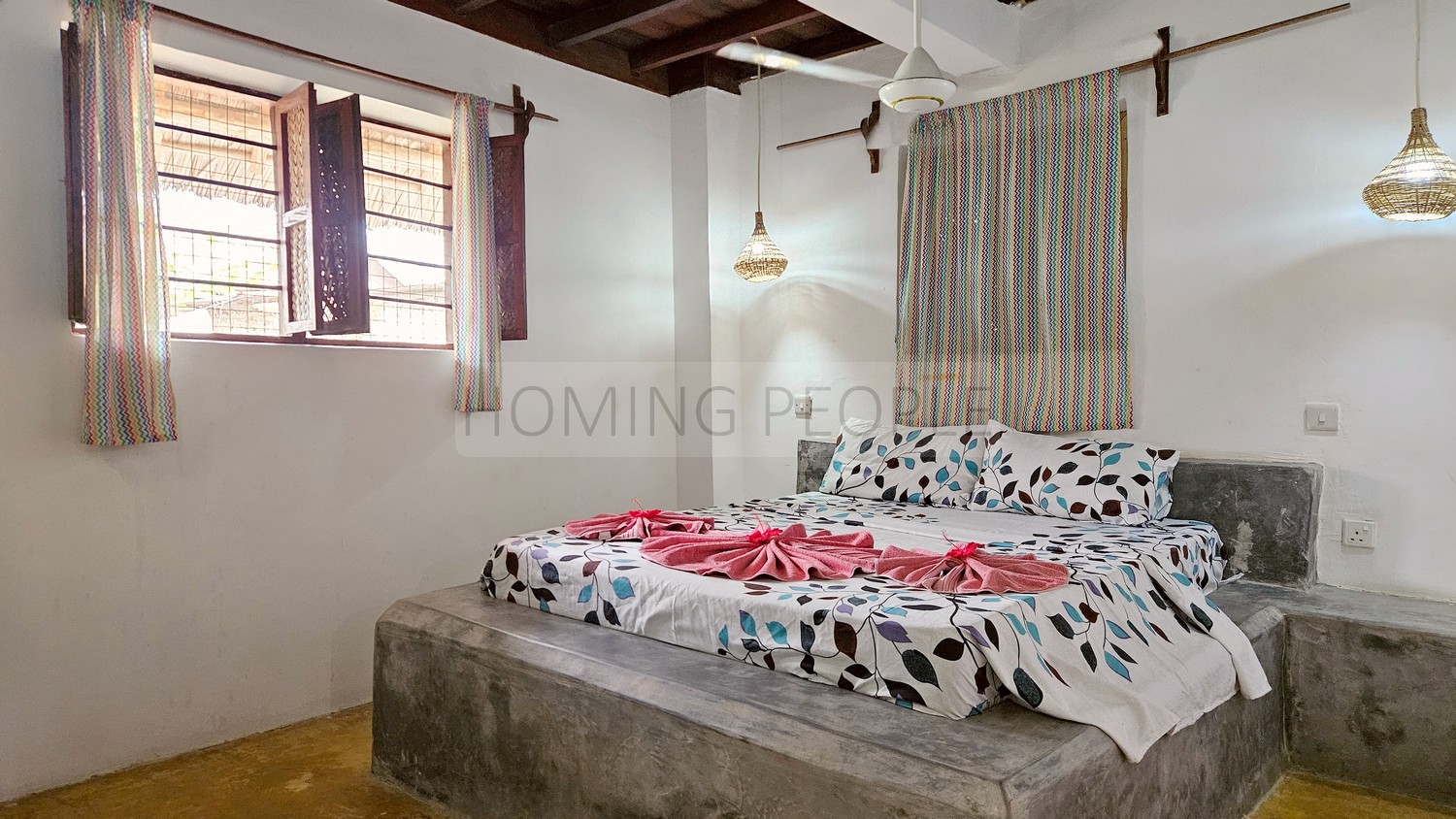 Casa independiente con dos apartamentos, terraza y pequeño jardín... a 15 metros de la playa!