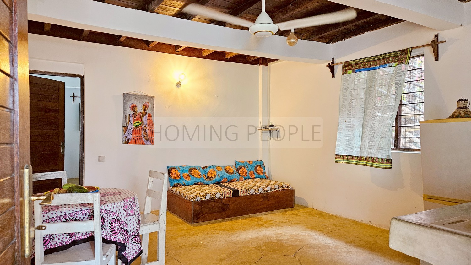 Casa independiente con dos apartamentos, terraza y pequeño jardín... a 15 metros de la playa!