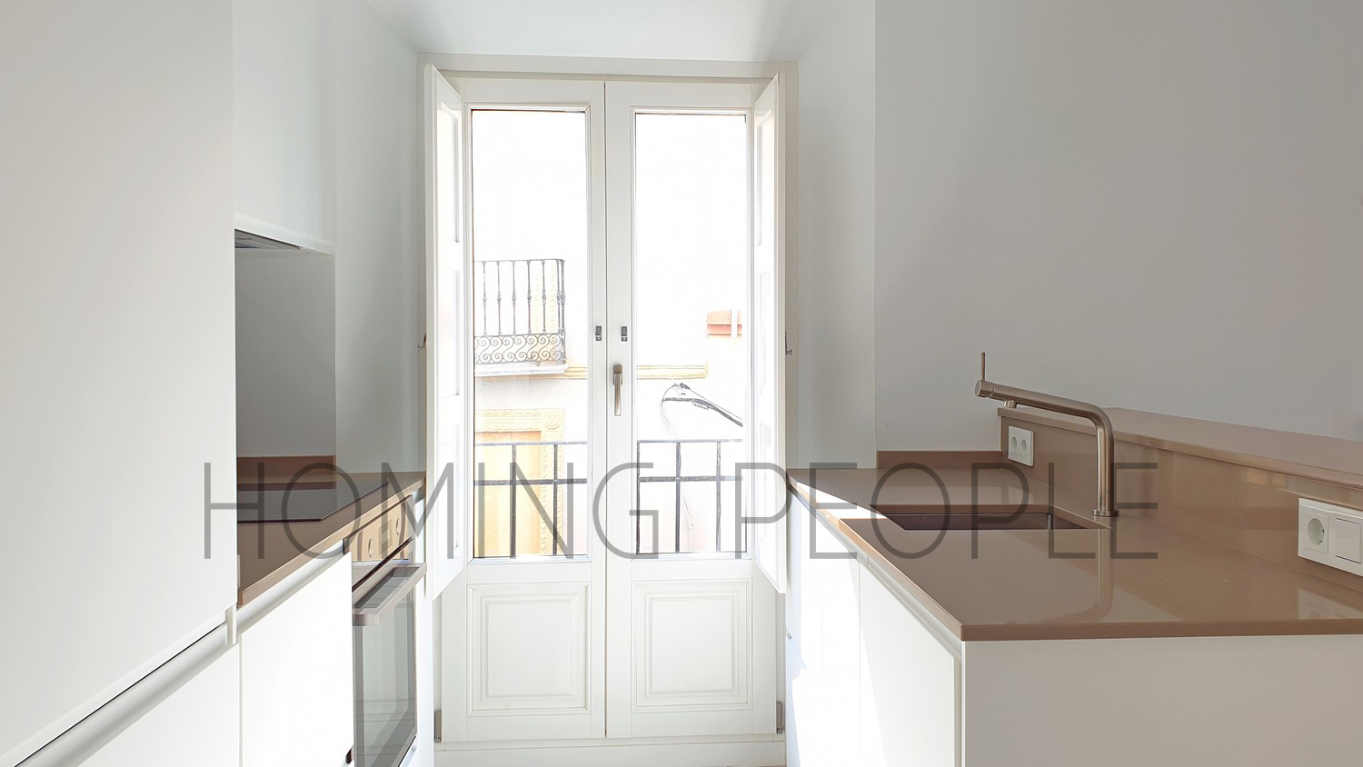 Appartement récemment rénové : Beaucoup de lumière dans ce charmant, petit immeuble du centre ville !