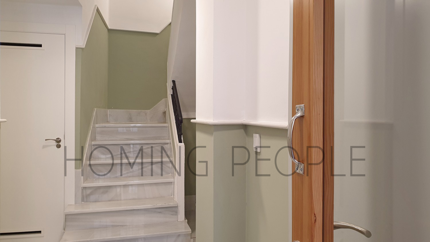 Appartement récemment rénové : Beaucoup de lumière dans ce charmant, petit immeuble du centre ville !