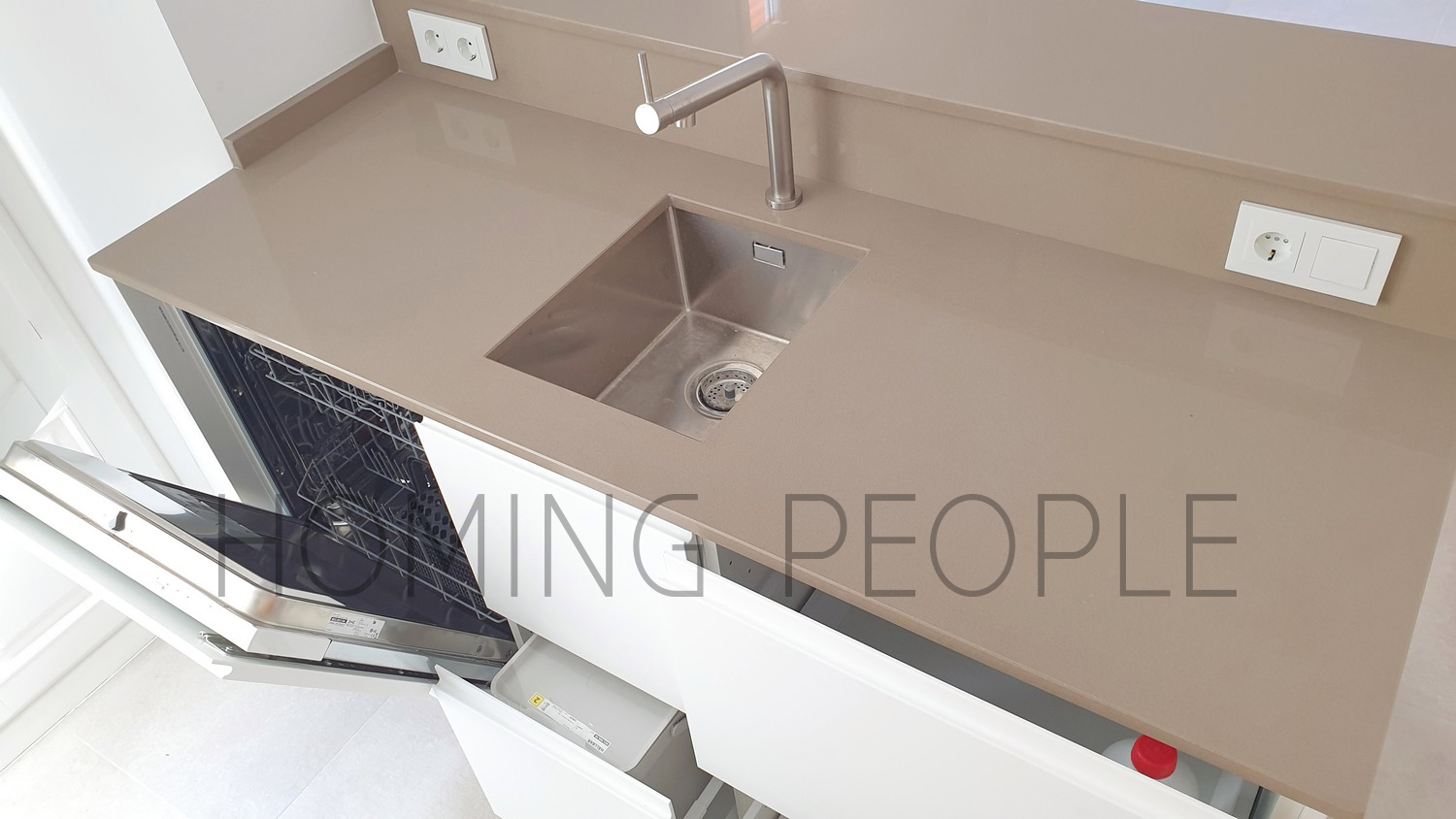Appartement récemment rénové : Beaucoup de lumière dans ce charmant, petit immeuble du centre ville !