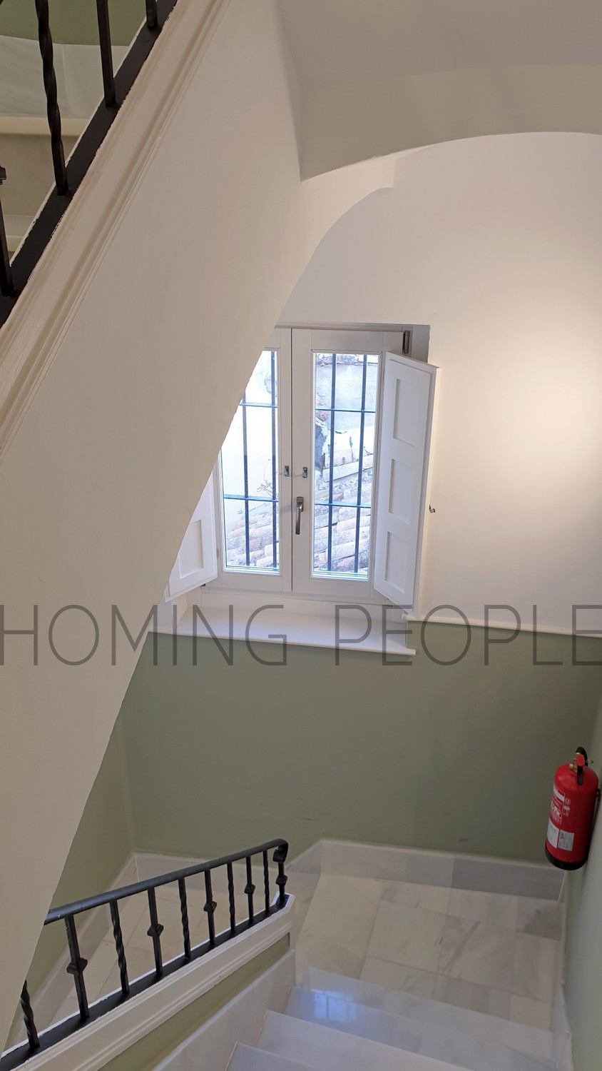 Appartement récemment rénové : Beaucoup de lumière dans ce charmant, petit immeuble du centre ville !