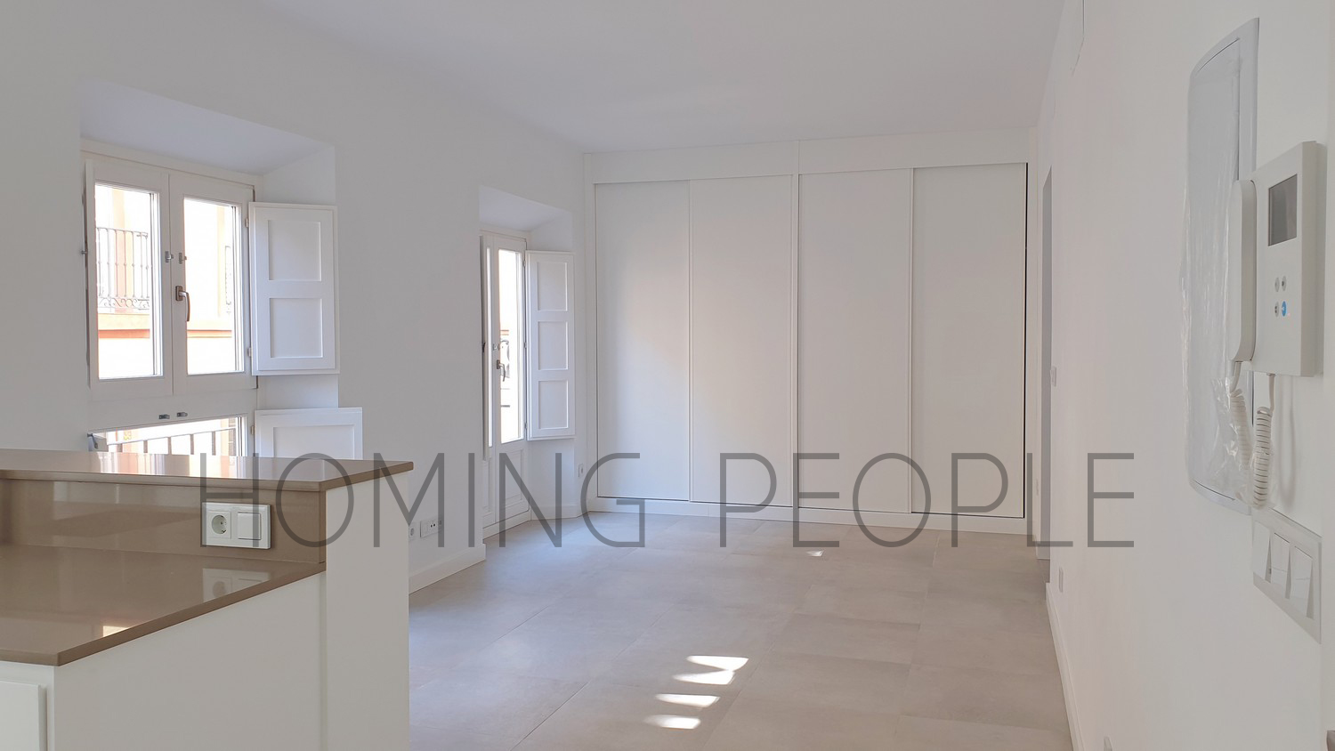 Appartement récemment rénové : Beaucoup de lumière dans ce charmant, petit immeuble du centre ville !