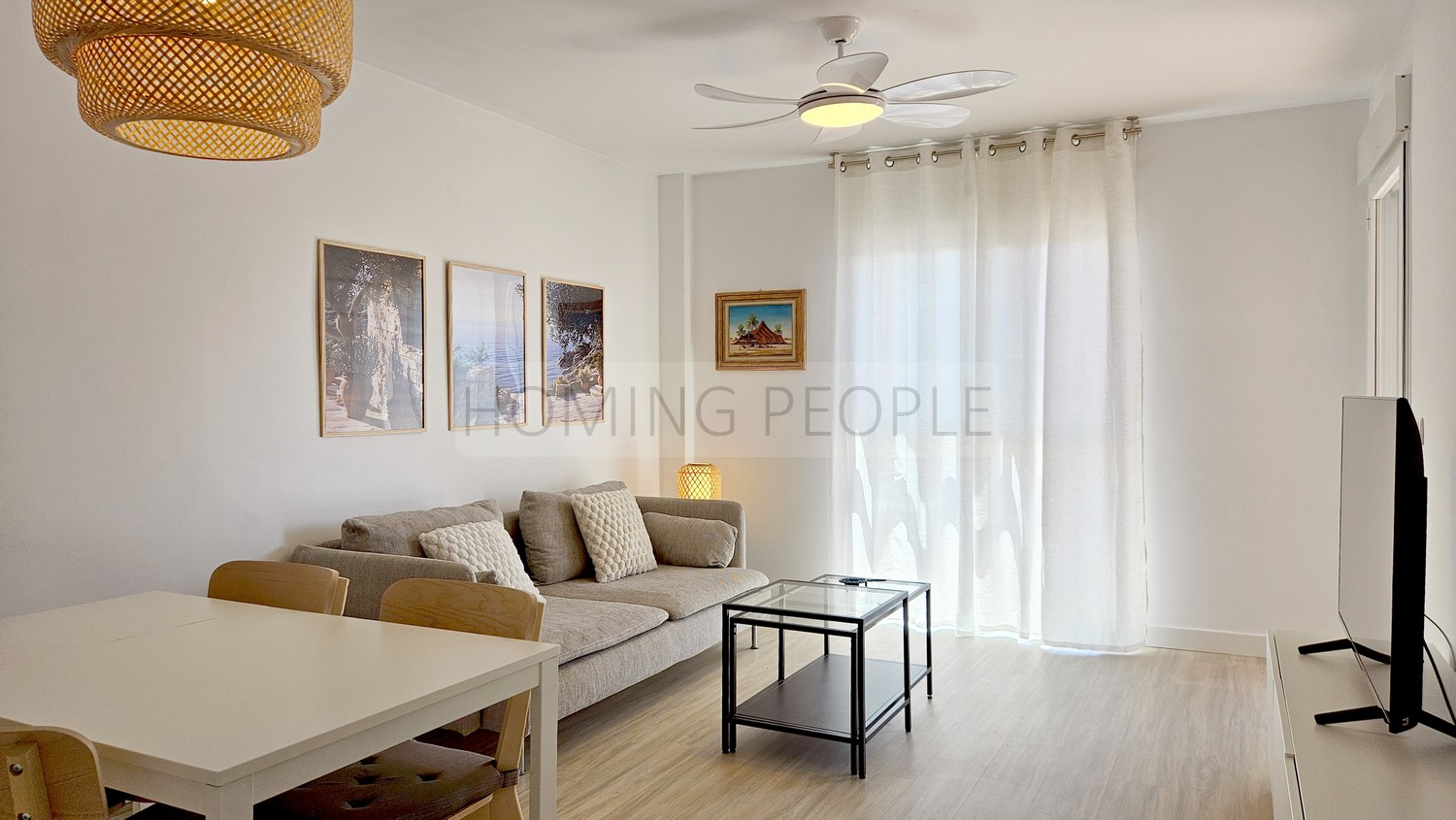 A well-appointed flat in the city centre... & a terrace with views to the sea and the old town!