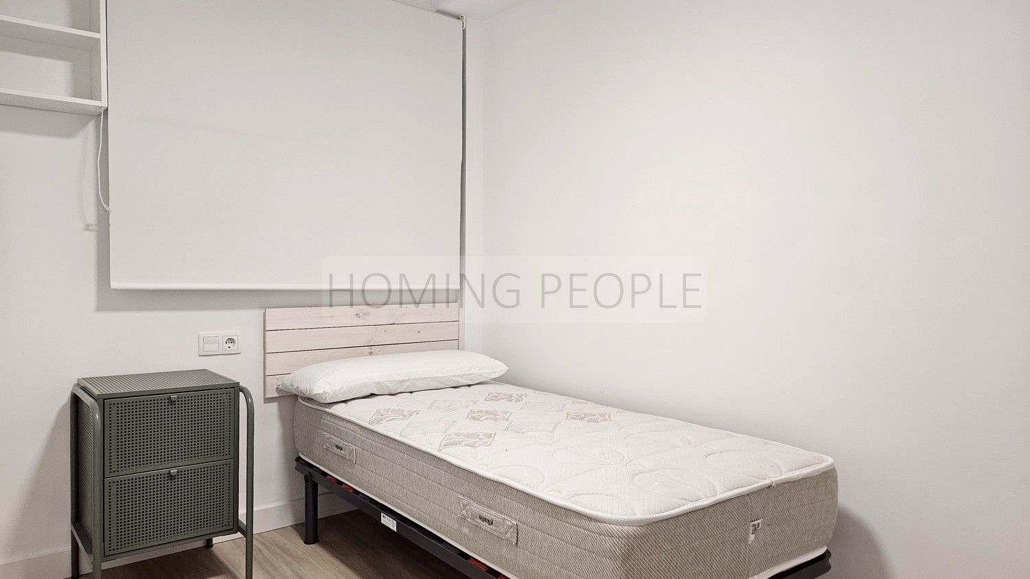 A well-appointed flat in the city centre... & a terrace with views to the sea and the old town!