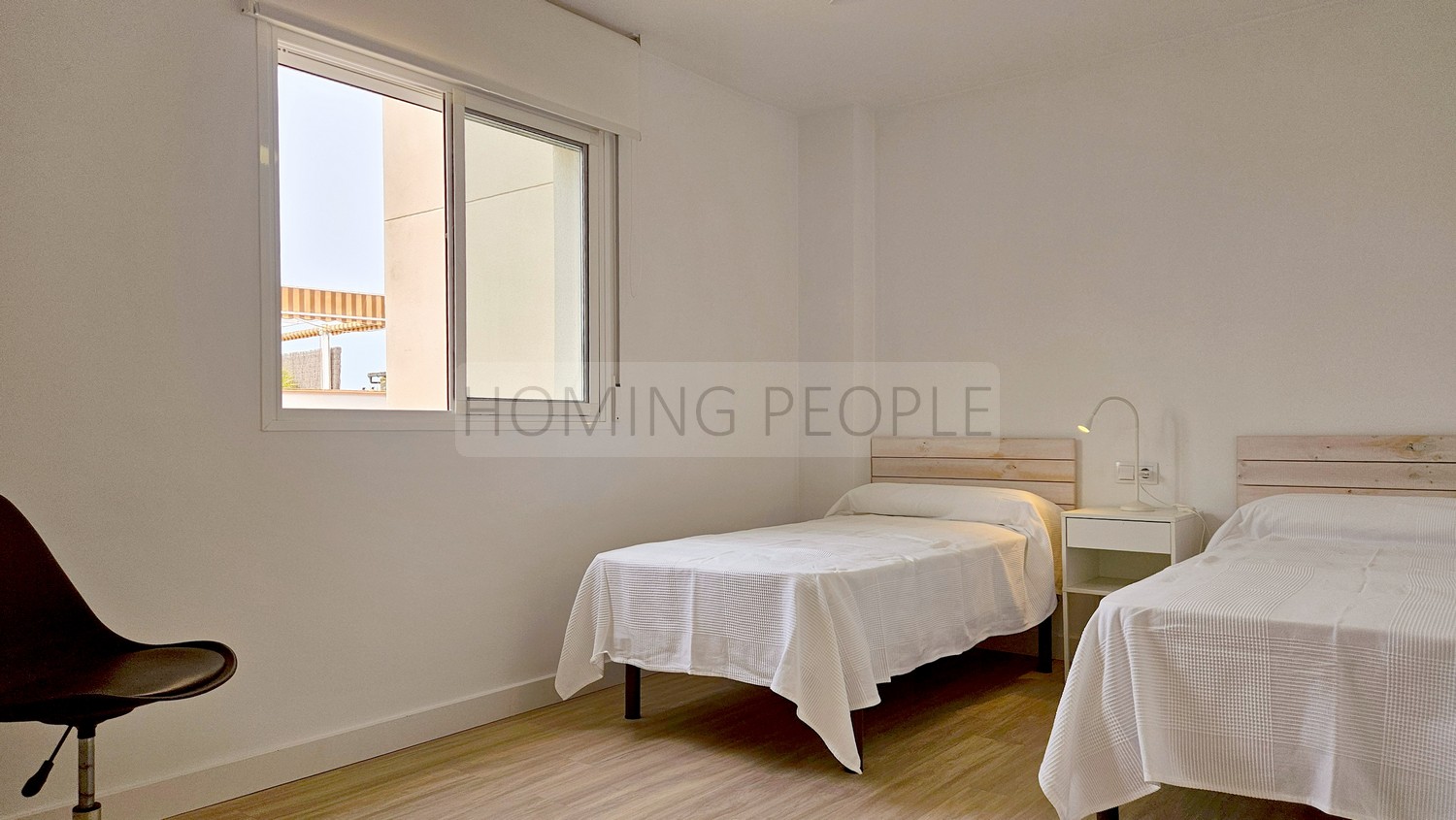 A well-appointed flat in the city centre... & a terrace with views to the sea and the old town!