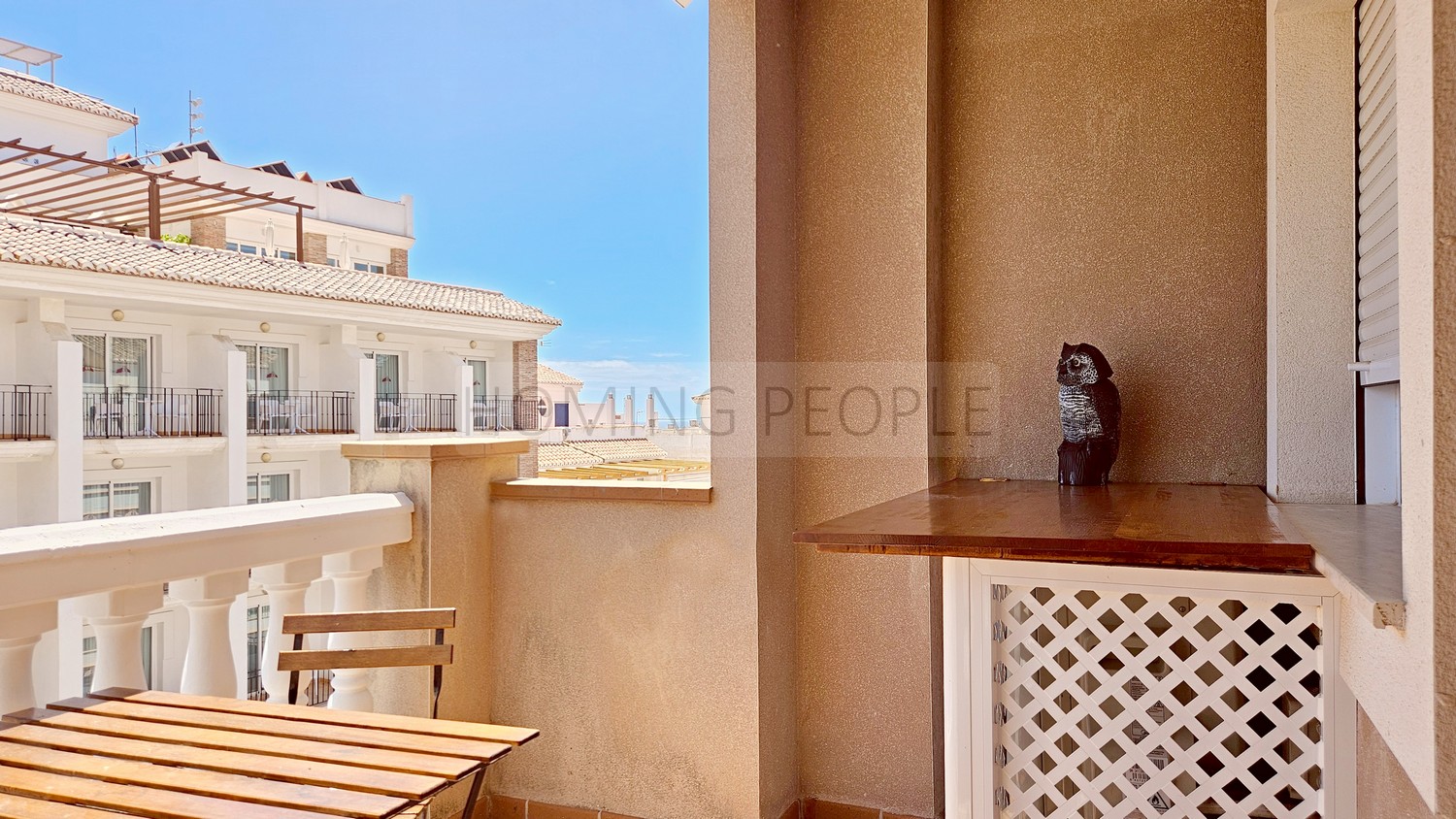 A well-appointed flat in the city centre... & a terrace with views to the sea and the old town!