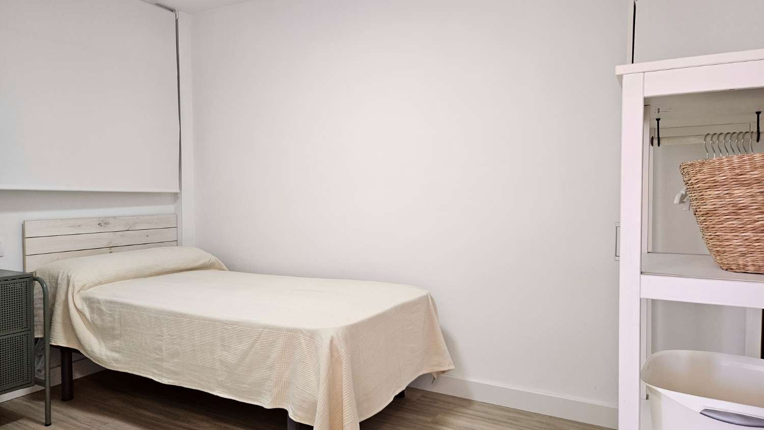 A well-appointed flat in the city centre... & a terrace with views to the sea and the old town!