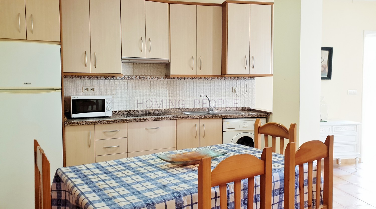 Groundfloor apartment, situated 7 minutes walk from town centre and the beach