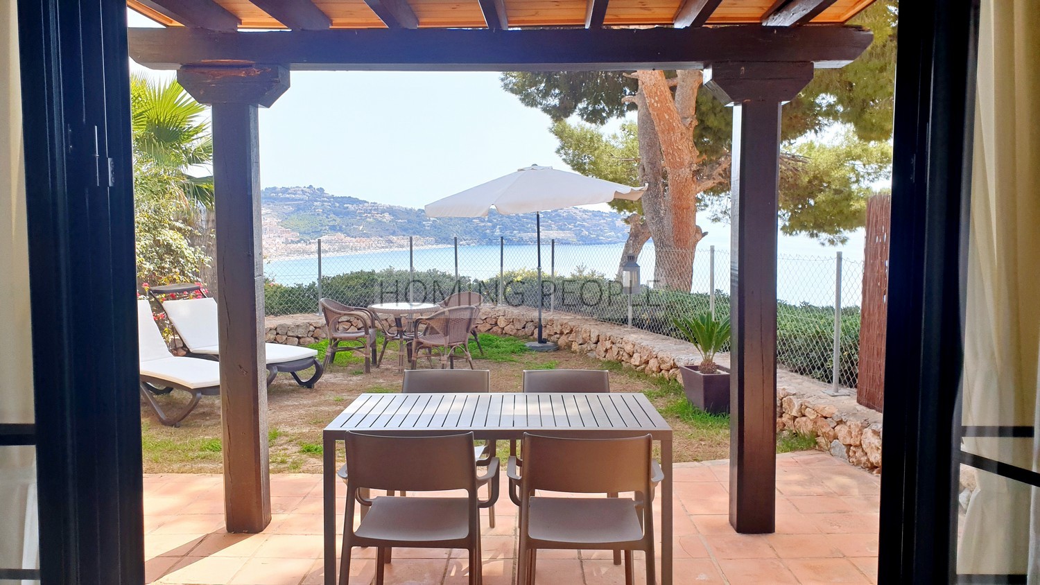 Precioso semiadosado con jardín y unas maravillosas vistas al mar