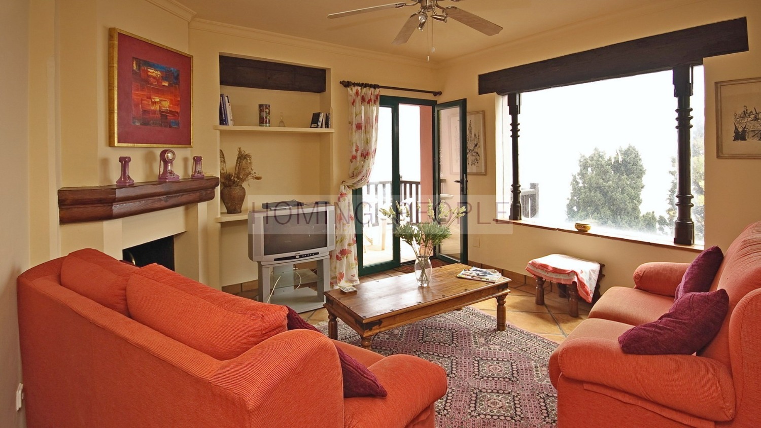 Chalet inmaculado con fantásticos jardines, piscina y casita de invitados.