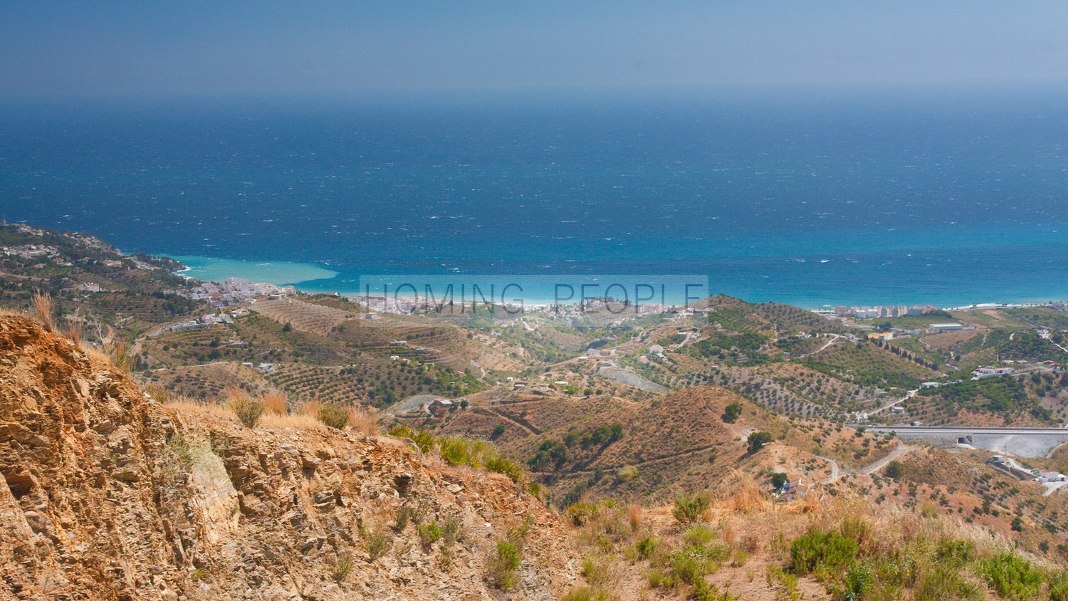 Plot of land with a flat area... and breathtaking views over the bay !