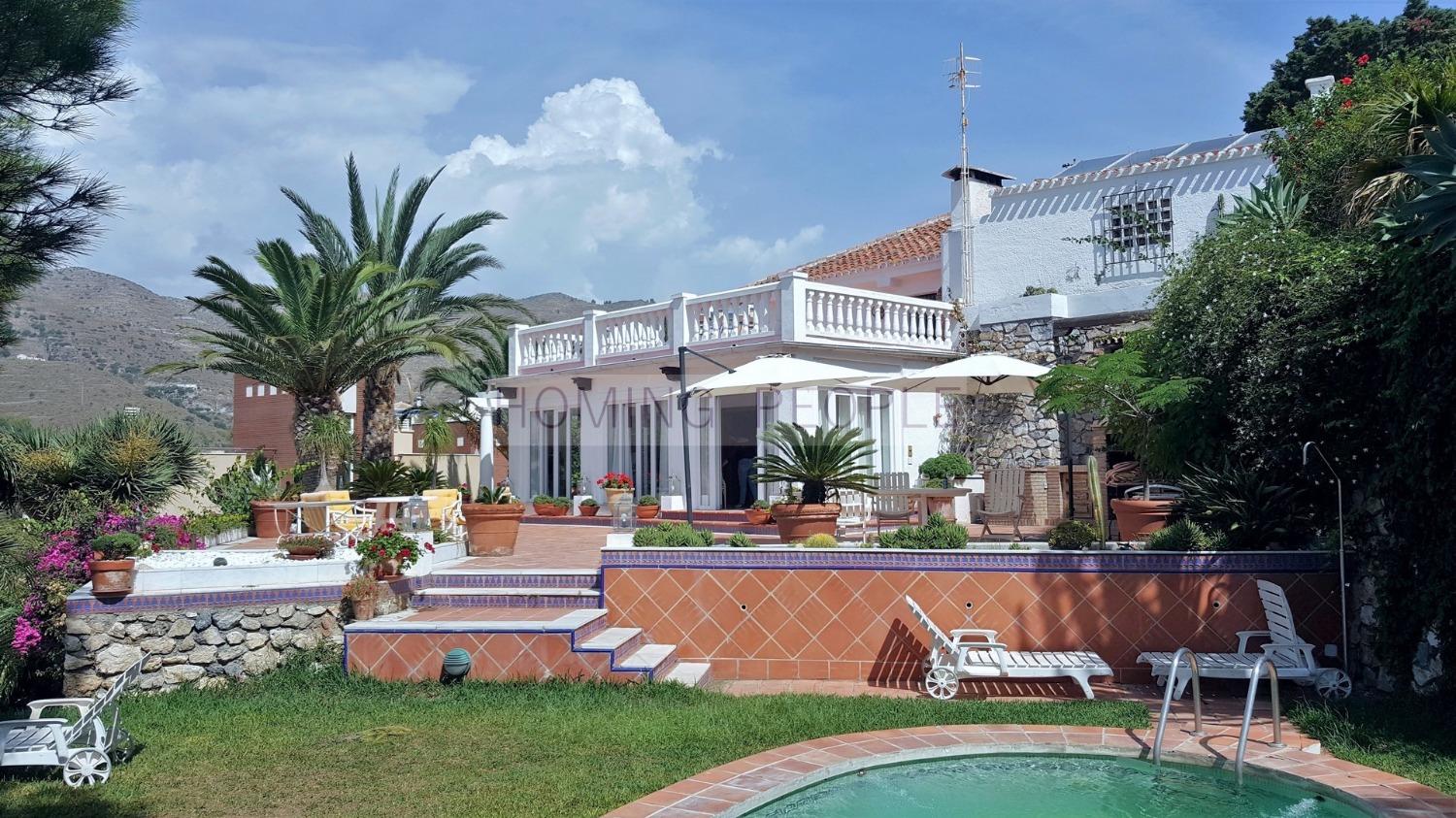 ALQUILADO_Chalet con piscina con dormitorios de invitados en planta superior; situación privilegiada