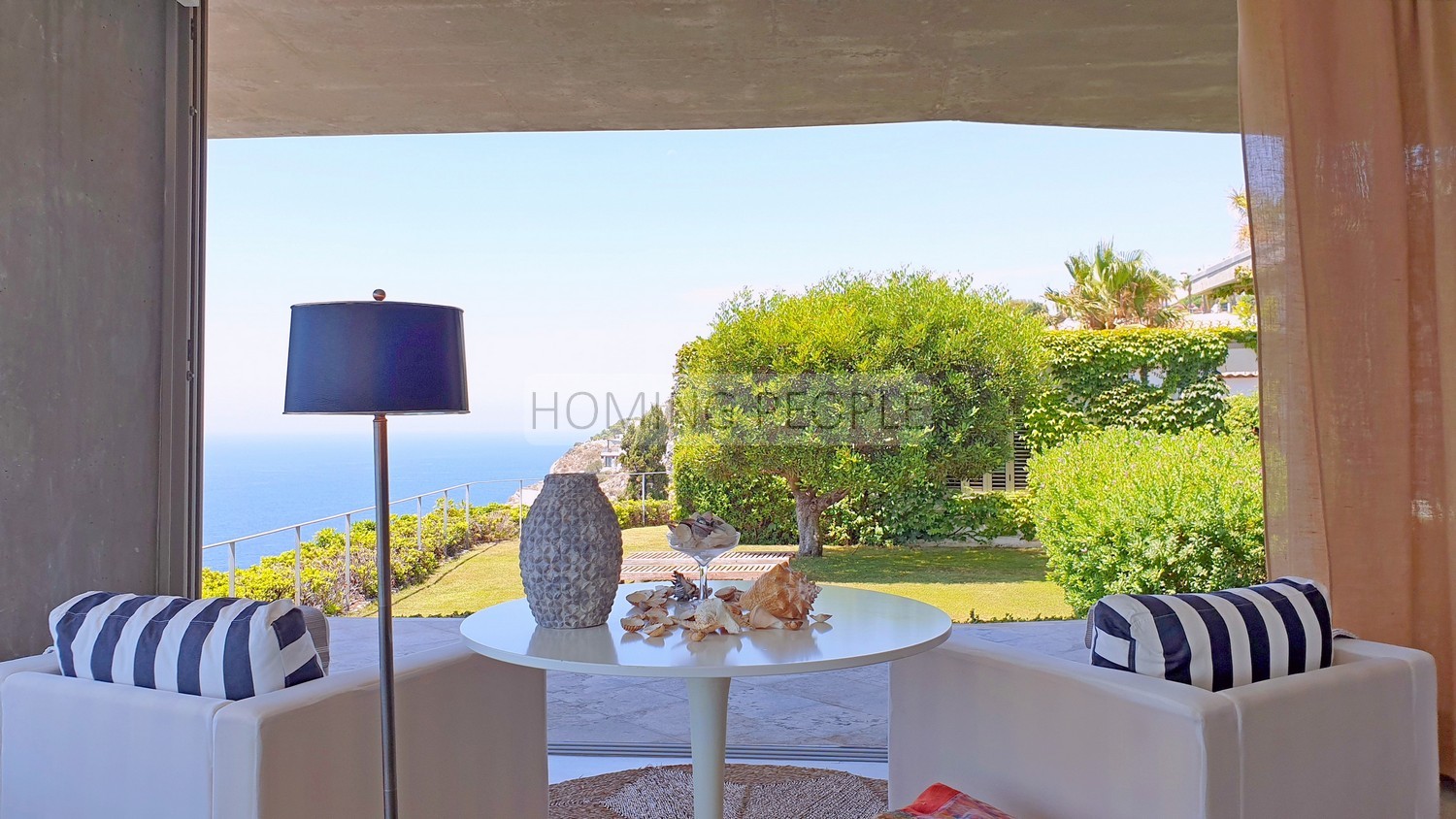 NO DISPONIBLE_Preciosa villa de diseño moderno en un acantilado sobre el mar