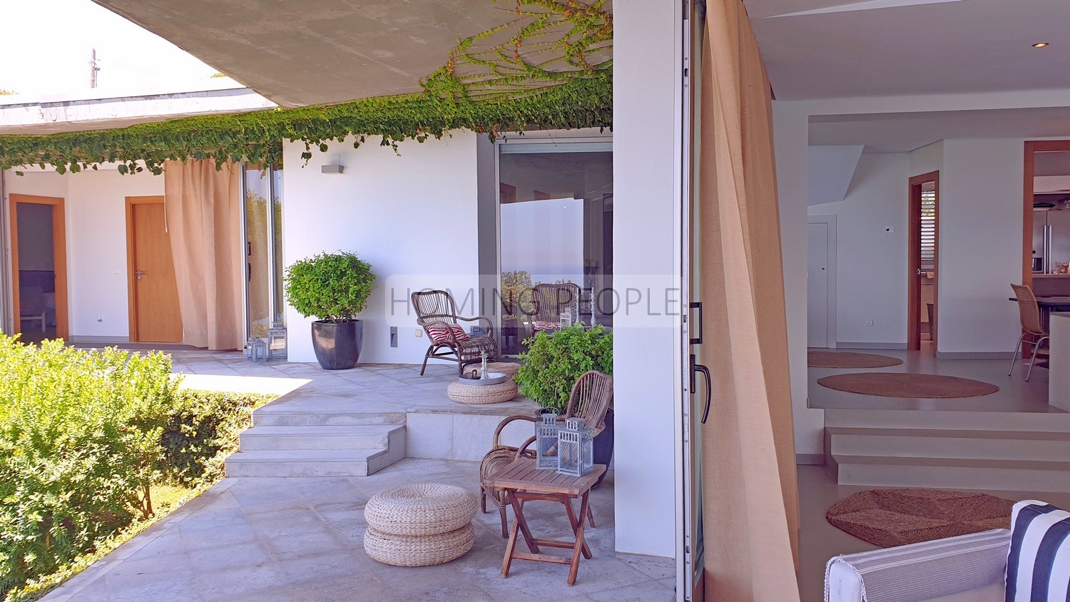 NO DISPONIBLE_Preciosa villa de diseño moderno en un acantilado sobre el mar