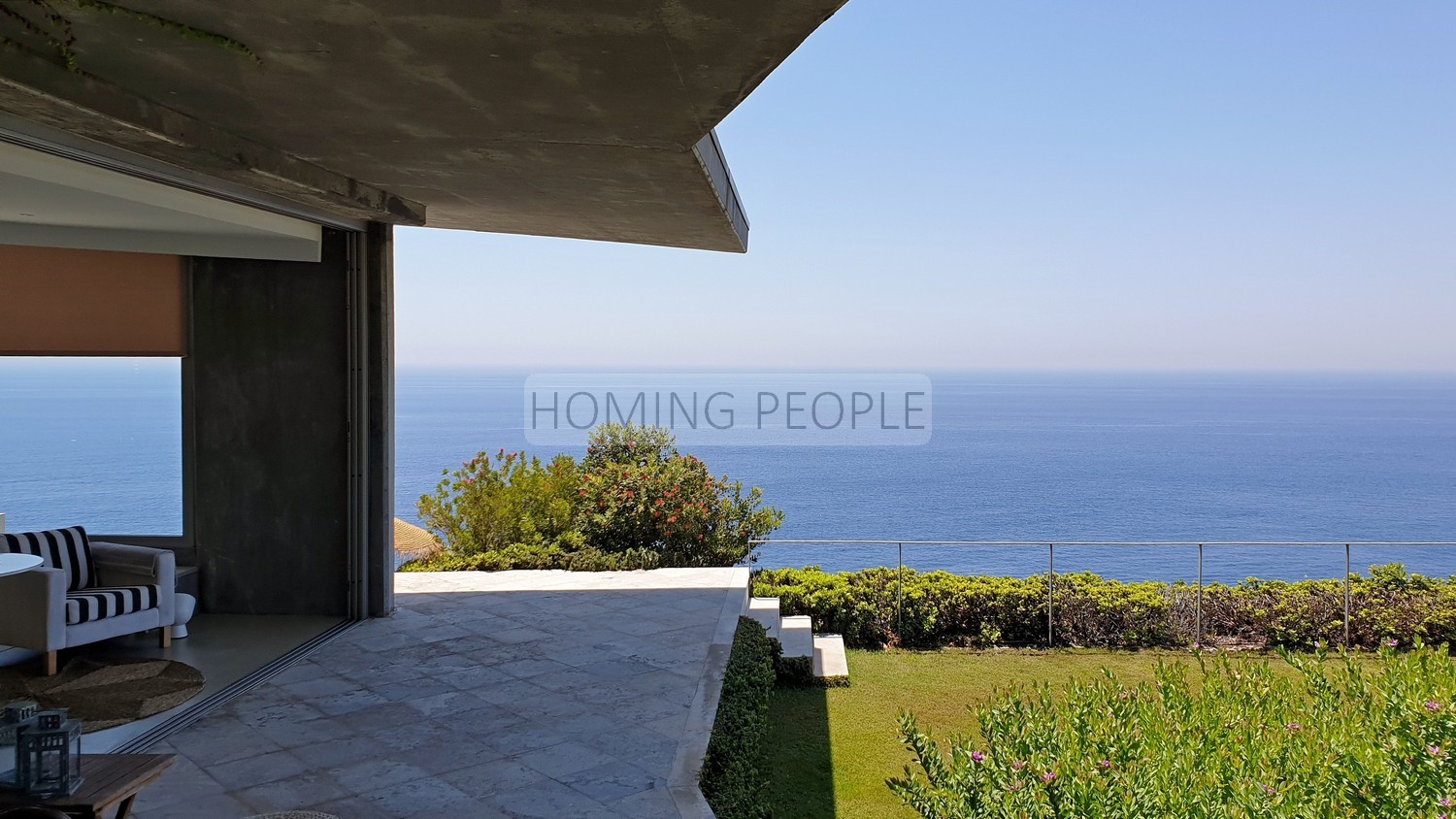 NO DISPONIBLE_Preciosa villa de diseño moderno en un acantilado sobre el mar