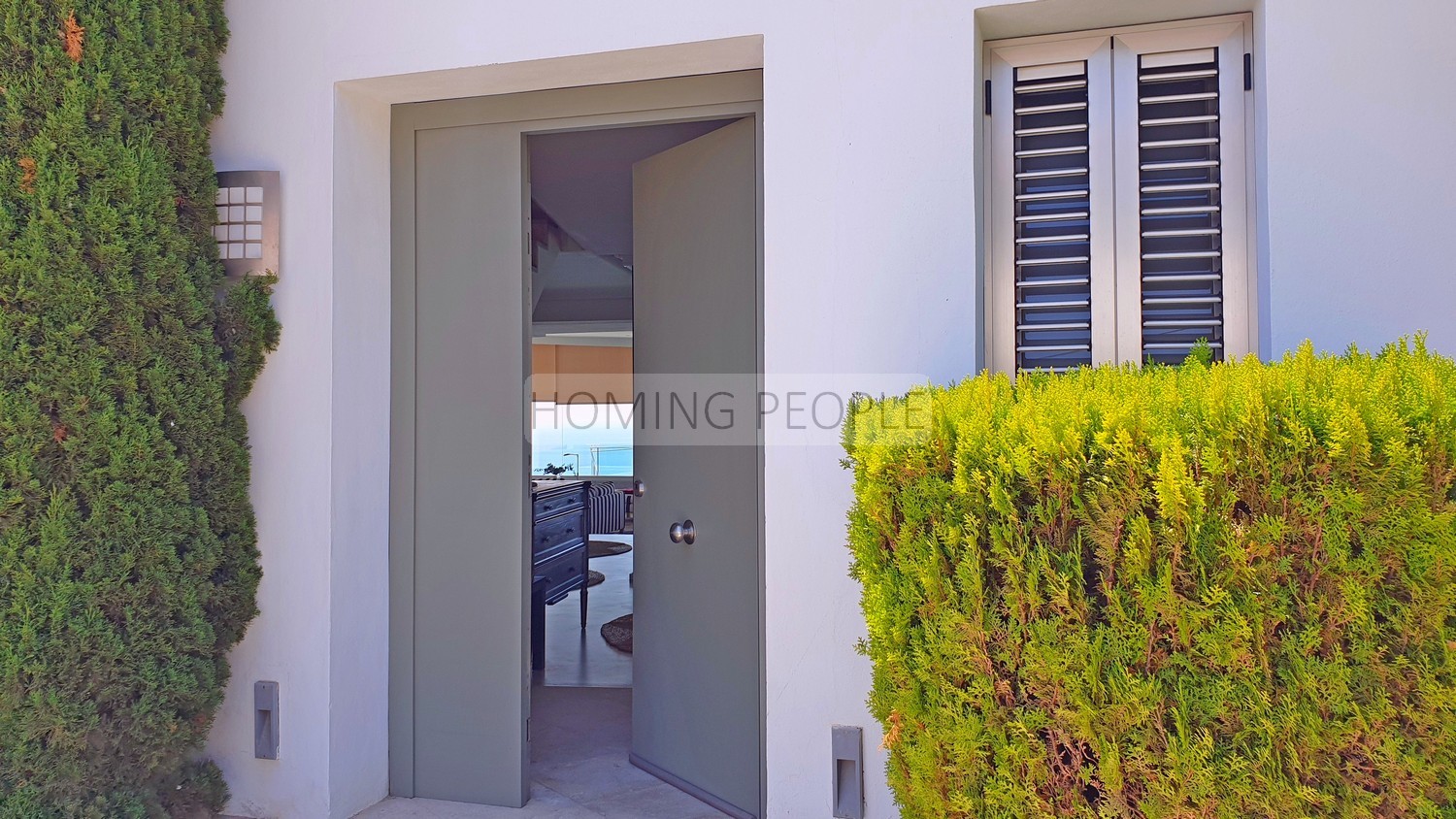 NO DISPONIBLE_Preciosa villa de diseño moderno en un acantilado sobre el mar