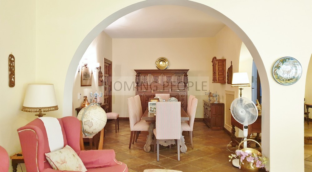 Espectacular chalet con mucho encanto; distribución interna ideal para compartir o recibir familiares