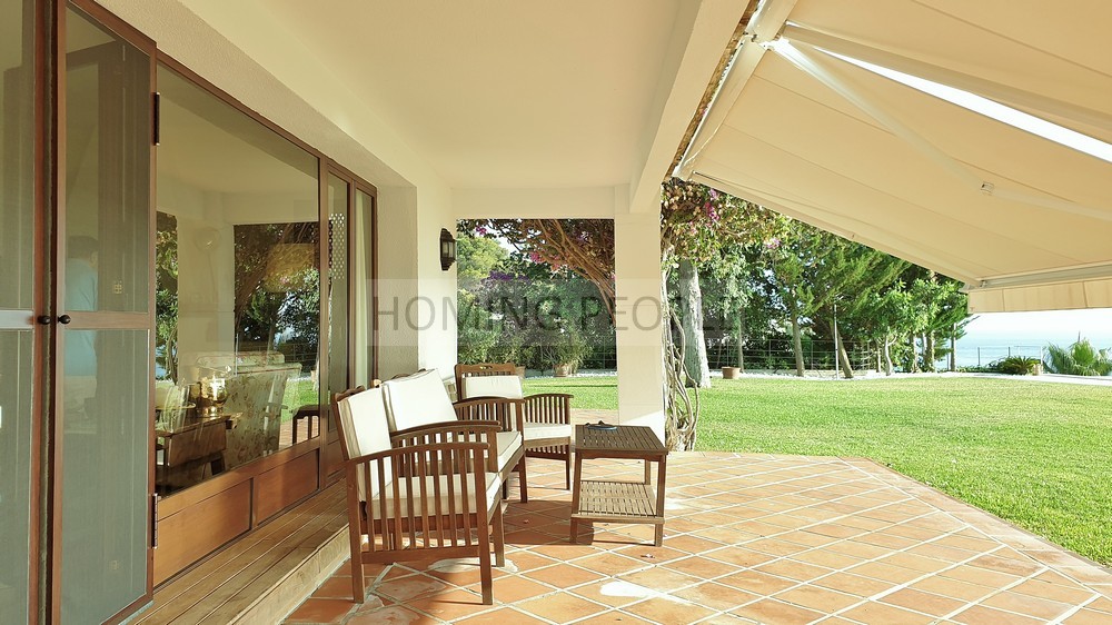 Espectacular chalet con mucho encanto; distribución interna ideal para compartir o recibir familiares