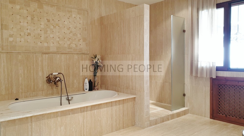 Espectacular chalet con mucho encanto; distribución interna ideal para compartir o recibir familiares