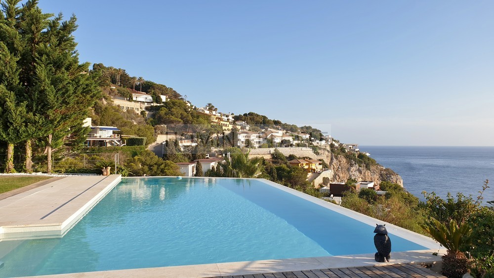 Espectacular chalet con mucho encanto; distribución interna ideal para compartir o recibir familiares