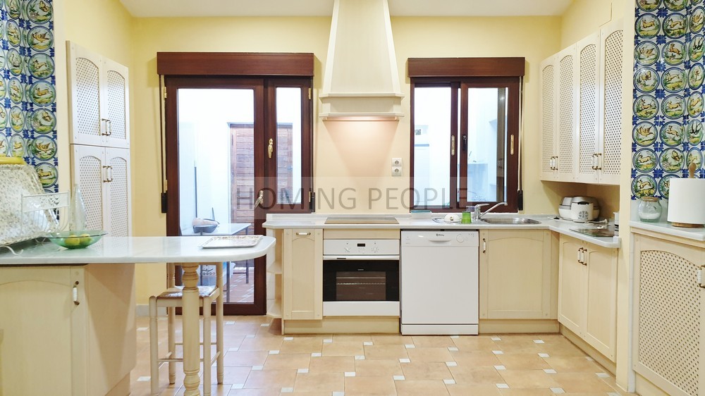 Espectacular chalet con mucho encanto; distribución interna ideal para compartir o recibir familiares