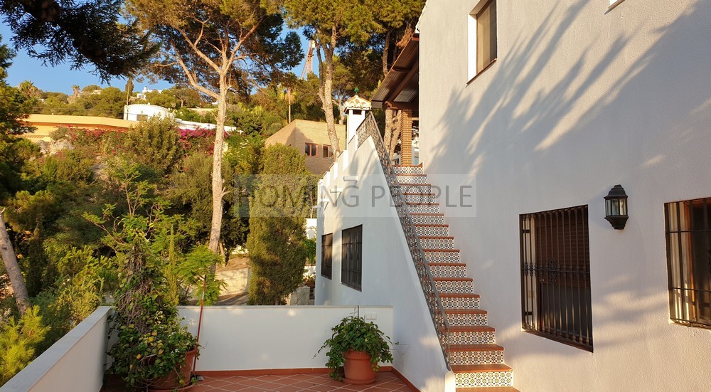 Espectacular chalet con mucho encanto; distribución interna ideal para compartir o recibir familiares