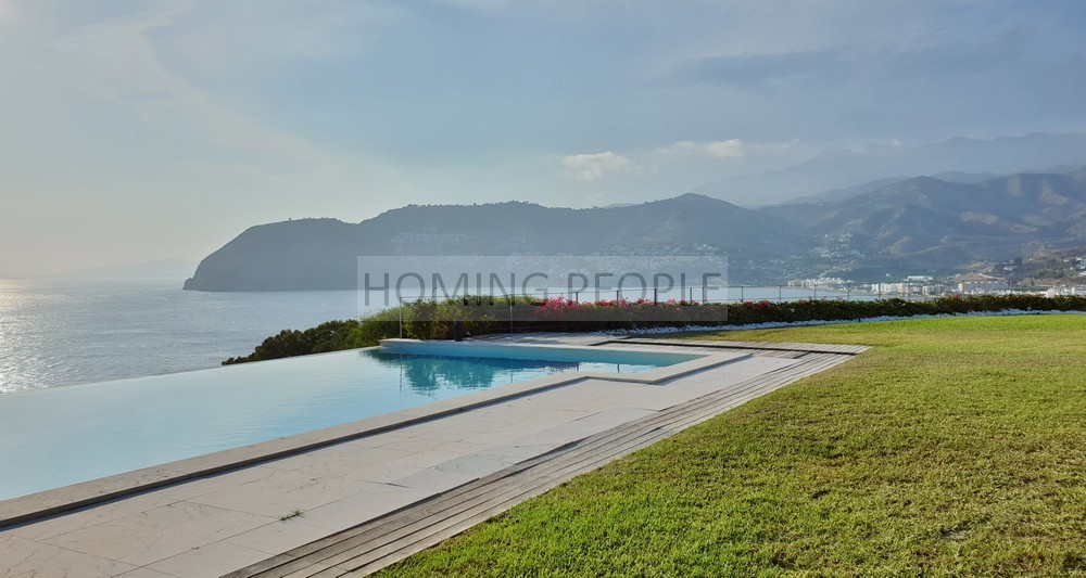Espectacular chalet con mucho encanto; distribución interna ideal para compartir o recibir familiares