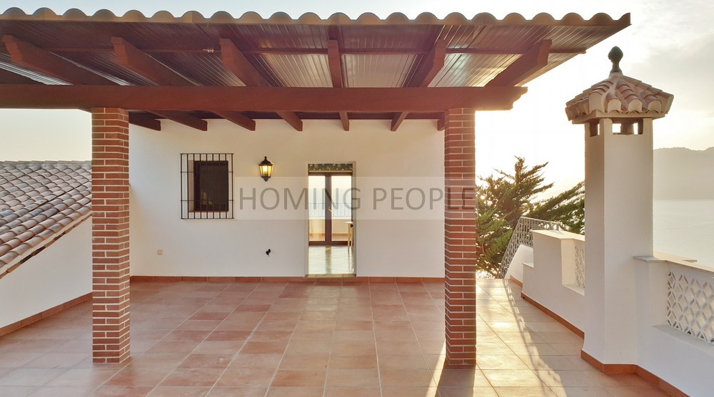 Espectacular chalet con mucho encanto; distribución interna ideal para compartir o recibir familiares