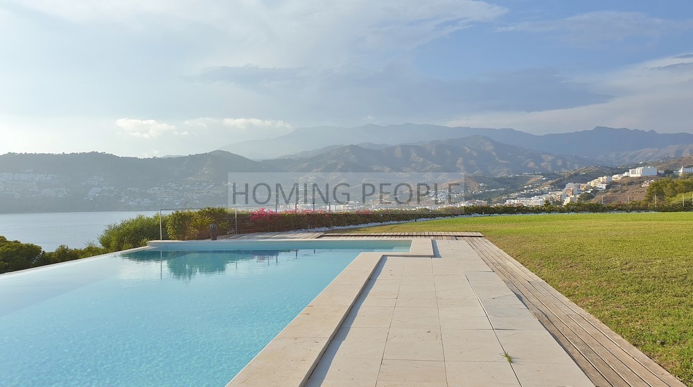 Espectacular chalet con mucho encanto; distribución interna ideal para compartir o recibir familiares